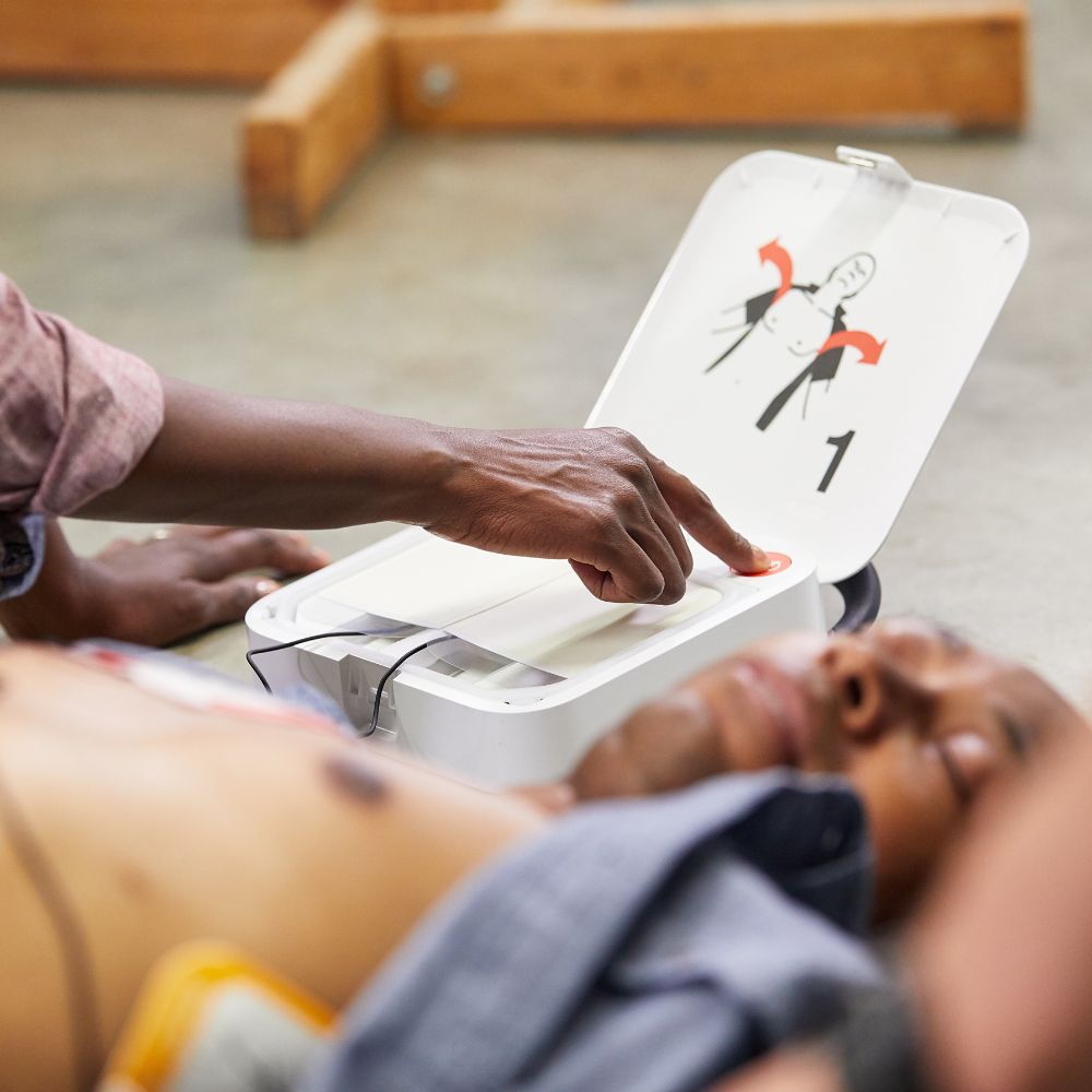 Lifepak CR2 Fully Automatic AED with Cellular